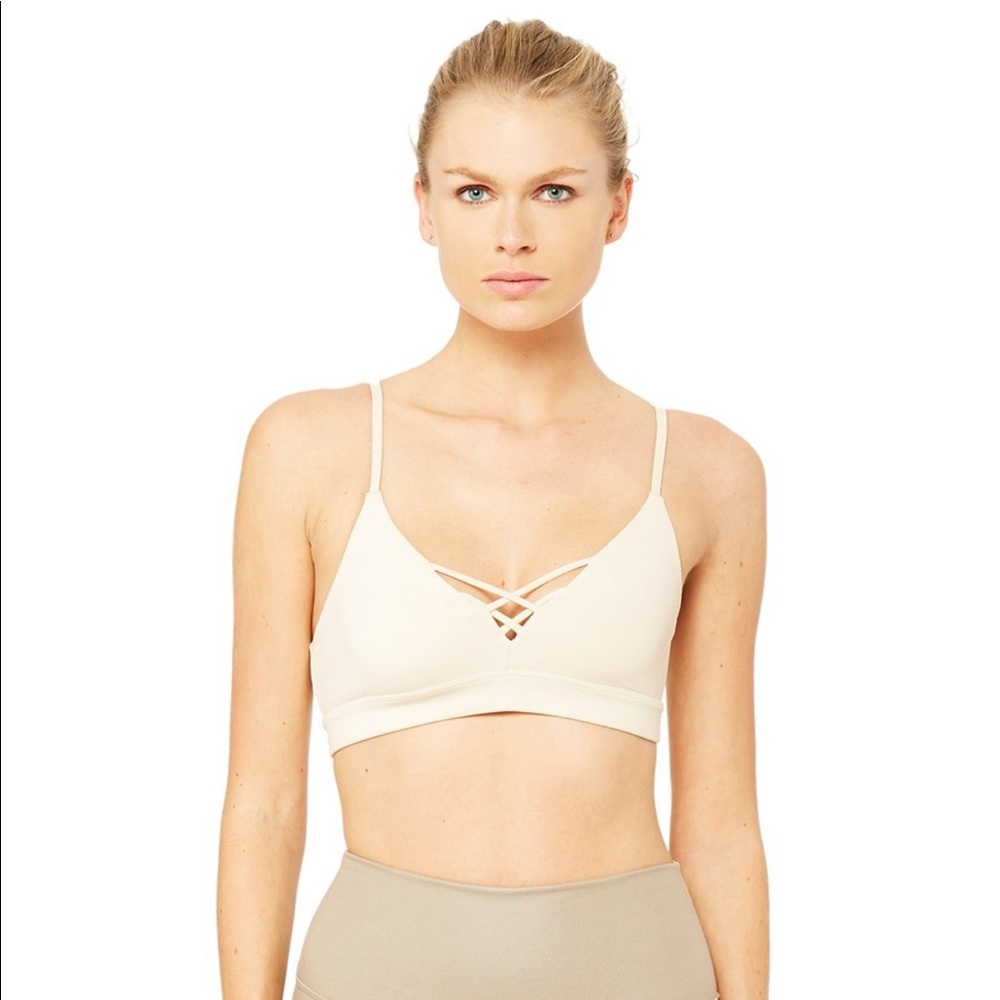 alo Interlace bra in sand